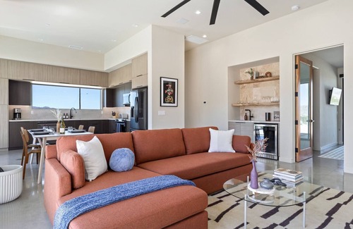 Panorama Heights House | Vista B at Panorama Villas by Fieldtrip | Luxury 2br w Pool and Views