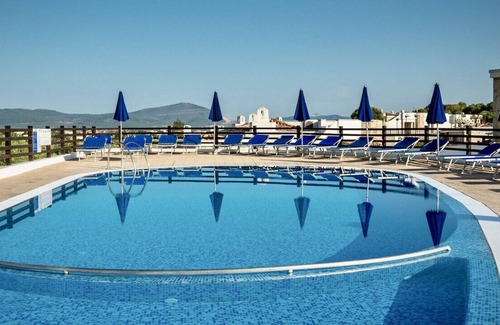 Alghero Villa | Vista Blu Resort Villa sleeps 8 and 2 bathrooms, AC