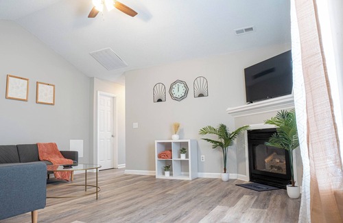 Winterville House | Vista Breeze - Cozy Modern Vista that Sleeps 6
