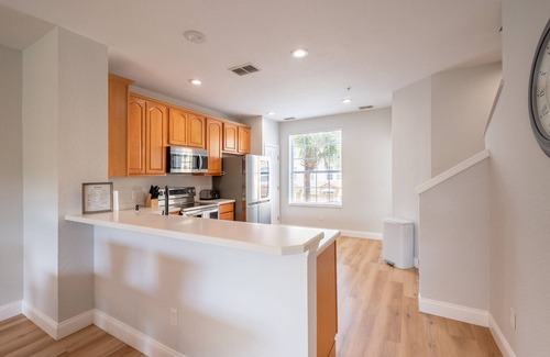 Florida Central Atlantic Coast House | Vista Cay Luxury Villa- Allergy Free Near all theme parks & walk to conventions
