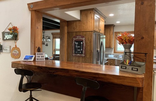 Oakhurst House | Vista Chalet-Yosemite and Bass Lake getaway with Tesla charger