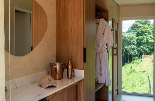Campos do Jordao Cottage | Vista Deslumbrante e Alto Padrão com 4 Suites, Piscina Aquecida e Sauna