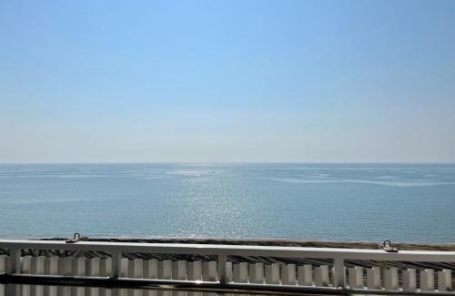 Lignano Sabbiadoro Apartment | Vista mare a 10m dalla spiaggia, 8 piano e parcheggio privato