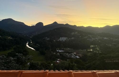 Teresopolis House | Vista para montanhas, lareira e hidromassagem