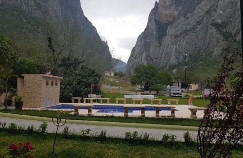 Hidalgo Hotel | Vista Potrero - Hotel, Camping & Events