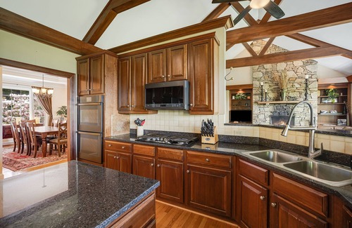 Royal Pines House | Vista View Lodge | 7BR Group Retreat + Hot Tub, Views & Biltmore Pass