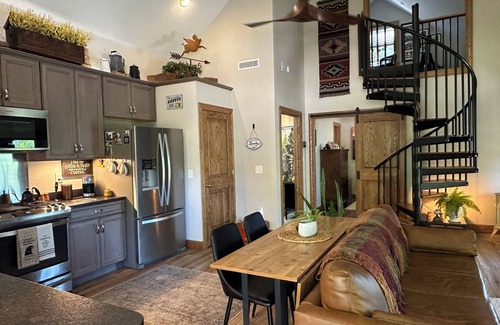 Stecoah Cabin | Vista views of the Smoky Mountains and close to Bryson City!
