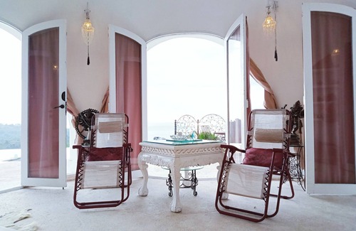 Pemenang House | VistaMonti Private Villas