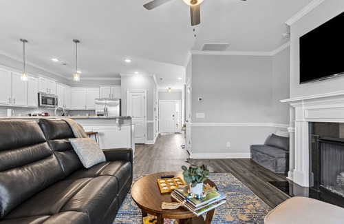 Greenville House | Vistapoint, minutes away from ECU/hospital, restaurants, and city attractions.
