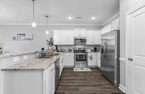 Greenville House | Vistapoint, minutes away from ECU/hospital, restaurants, and city attractions.