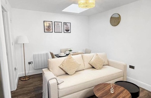 South Norwood Apartment | Vistara - 1BR Flat - Close to London & Gatwick