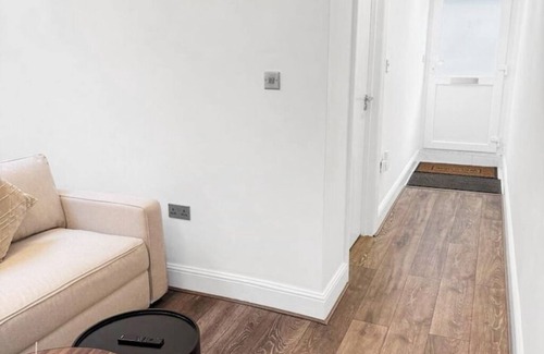 South Norwood Apartment | Vistara - 1BR Flat - Close to London & Gatwick