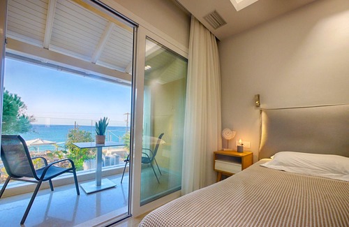 Agios Georgios Pagon Apartment | Vistonia Studio 6 - right on the beach with sea views
