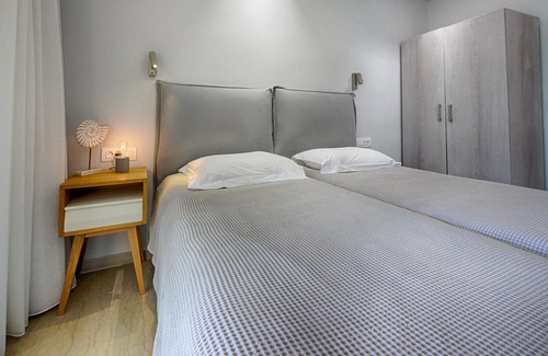 Agios Georgios Pagon Apartment | Vistonia Studio 7 - right on the beach with sea views