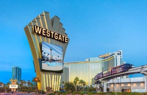 Winchester Resort | VIVA LAS VEGAS Four Night Getaway Stay 5 minutes to Fremont with complimentary