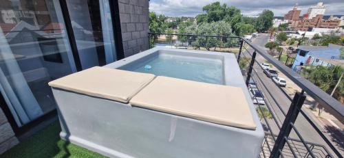 Villa Carlos Paz Apartment | Vivisierras, Piso 3 frente al lago, centro Villa Carlos Paz, 2 dormitorios, 2 baños, pileta privada, premium