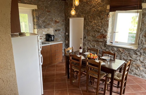 Kithira House | Volari HousenFor a delightful relaxing stay!n