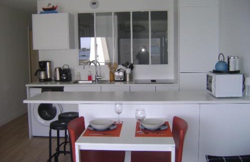 Concarneau Apartment | Votre VUE EN BLEU ! Très lumineux, Vue mer exceptionnelle et plages, wir sprechen flieBen deutsch, we speak English
