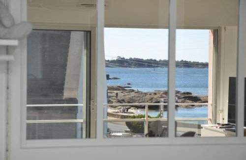 Concarneau Apartment | Votre VUE EN BLEU ! Très lumineux, Vue mer exceptionnelle et plages, wir sprechen flieBen deutsch, we speak English