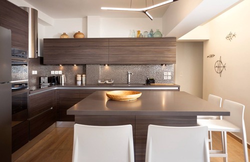 Vouliagmeni Condo | Vouliagmeni Beach Stylish house private garden