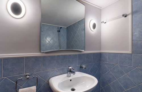 Vouliagmeni Bed & Breakfast | Vouliagmeni Honeymoon Suite