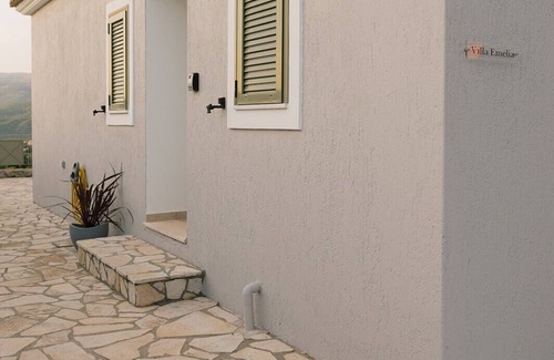 Menegata Villa | VR Villa Emelia - 2 bed 2 bath Villa with shared pool