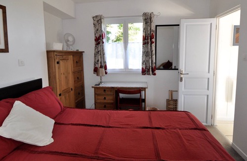 Senven-Lehart Apartment | Vue de la Vallée Apartment in the heart of the Côtes D'Armor countryside.