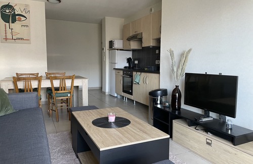 Argeles Gazost Apartment | Vue Insolite sur les Montagnes, Appartement Avec Balcon & Parking Centre-ville