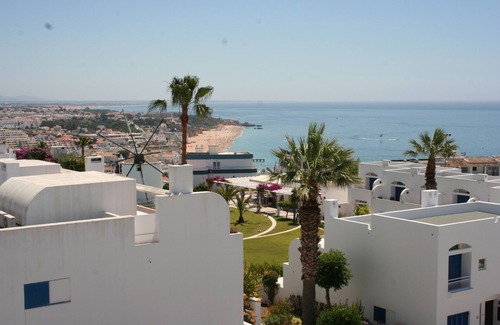 Albufeira Apartment | W. Hill 3 bed with fabulous sea views/ free wi-fi
