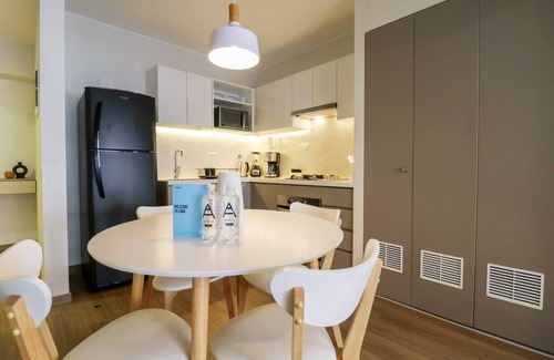 Santa Cruz Apartment | w* | Illustrious 1BR w/Balcony in Miraflores