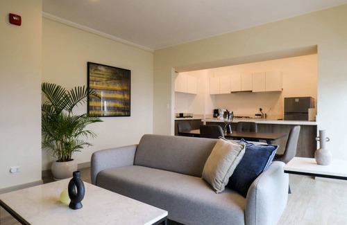 Leuro Apartment | w*| Majestic 2BR w/Modern balcony in Miraflores