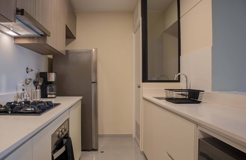 Miraflores Apartment | w Modern 2BR w Scenic Balcony Close to Kennedy Park