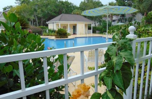Demere Park House | W2 Ocean Walk Resort upstairs 2 bed king and two twins next to back pool