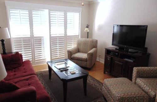 Demere Park House | W2 Ocean Walk Resort upstairs 2 bed king and two twins next to back pool