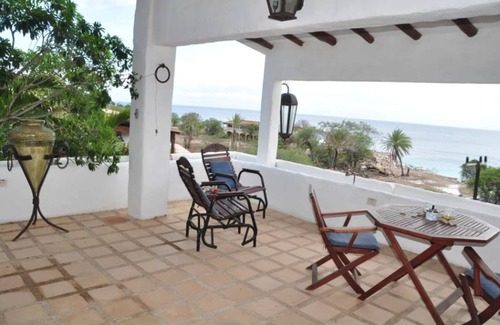 Soto Bed & Breakfast | Wacawa Tower @ Oceanview B&B Curacao offers the traveler many things to see