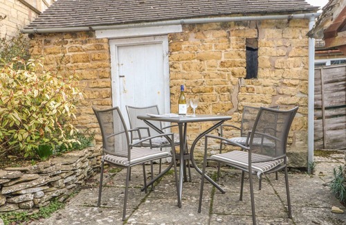 Bourton Cottage | WADHAM COTTAGE, pet friendly, with a garden in Bourton-On-The-Water