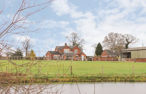 Cotebrook Cottage | WAGTAIL, with a garden in Tarporley