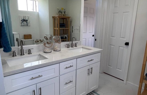 Freeport Cabin | Wahoo Cabin /2BR 1BR /Sleeps 6