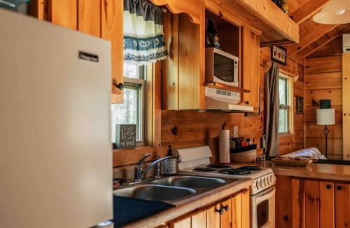 Cleveland Cabin | Wahoo Cabin - Table Rock, Jones Gap, Caesar’s Head, Pretty Place Chapel