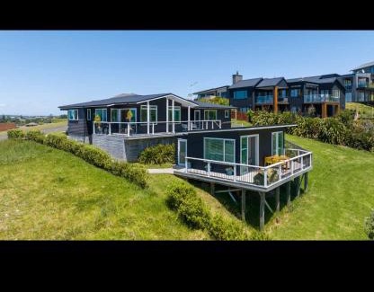 Waihi Beach Apartment | Waihi beach Toroha cosy cabin