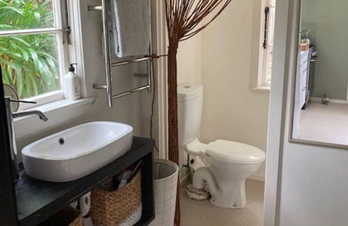 Waikanae Cottage | Waikanae Beach House, Olde Beach