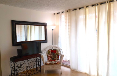 Waikiki Apartment | ~Waikiki~ LOWEST RATES IN AREA ~ 1 Bedroom ~ Fully Furn ~ Blocks to Beach ~