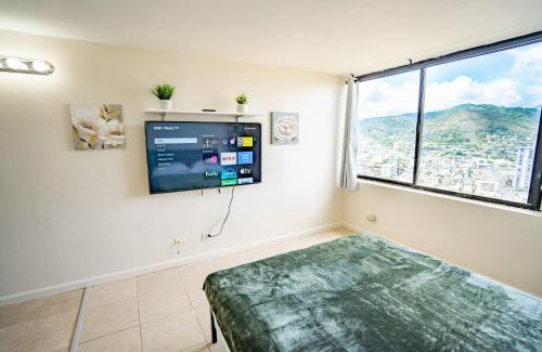 Waikiki Apartment | Waikiki Seaside Monarch Paradise Hotel Room Greenery Mountain View
