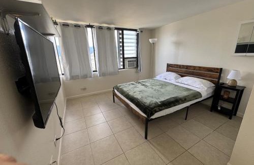 Waikiki Apartment | Waikiki Seaside Monarch Paradise Hotel Room Greenery Mountain View