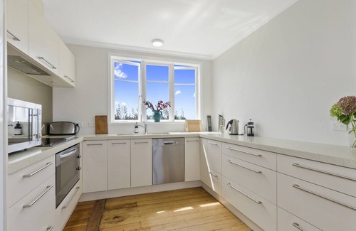 Waipu House | Waipu Dunes - with SpanWaterfront walk to the beach. Pet-Friendly!nWaipu Cove