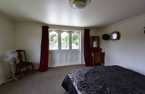 Waitomo Caves Boat Rental | Waitomo Woodlyn Park Waitanic Captains Unit S1