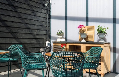 Centrum Apartment | Wake up in the heart of Tilburg in a cozy hotel bed that blends past charm with modern comfort