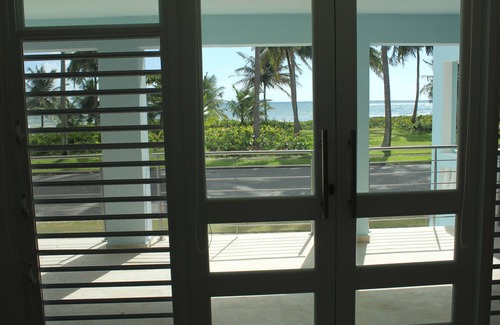 Rio Abajo House | Wake up to the ocean! True beachfront living.