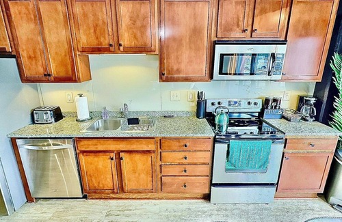 Sandusky Condo | Wake Up To Water Views In This Lakefront Gem By Cedar Point Kalahari Sports Force