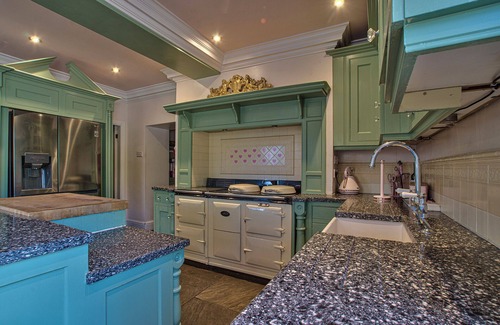 Alkborough Cottage | Walcot Hall by Group Retreats - sleeps 25 guests in 8 bedrooms